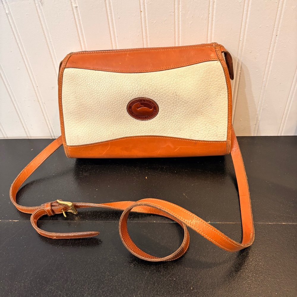 VINTAGE DOONEY & BOURKE
CREAM LEATHER-BROWN TRIM
CROSSBODY SATCHEL 90s